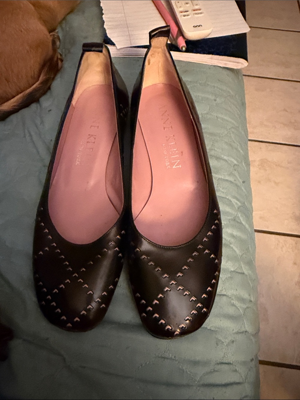 ANNE KLEIN Black Leather Ballet Flats with Pink Insole